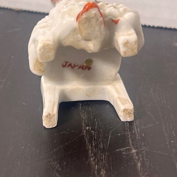 Small Ceramic Victorian Girl Seated in Chair (AA1) - Picture 4 of 4